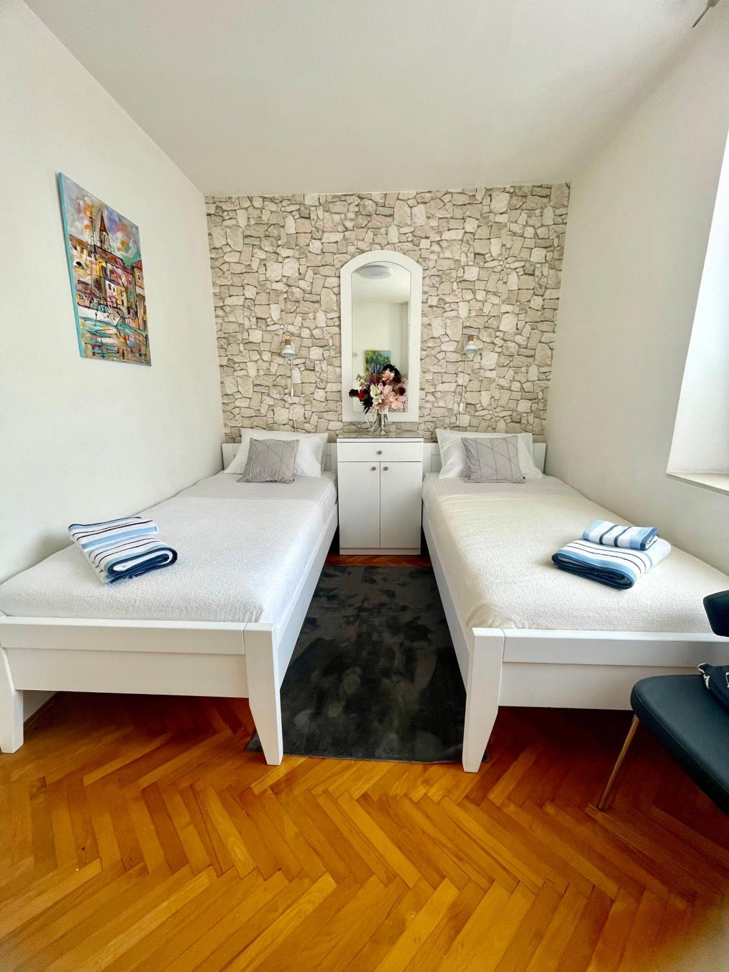 Dinka Old Town Apartment With Sea View トロギール エクステリア 写真